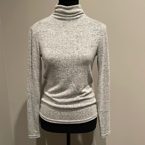 DYNAMITE Mottled Light Grey Mockneck Sweater. Size Medium. - Picture 1 of 11